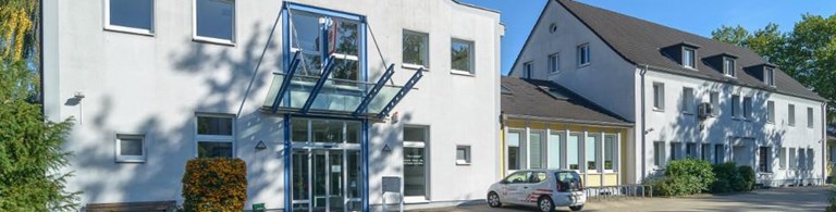 Dieser Header zeigt das Gebäude der Geschäftsstelle des Caritasverbandes Gladbeck e.V. in der Kirchstraße 5 in Gladbeck.