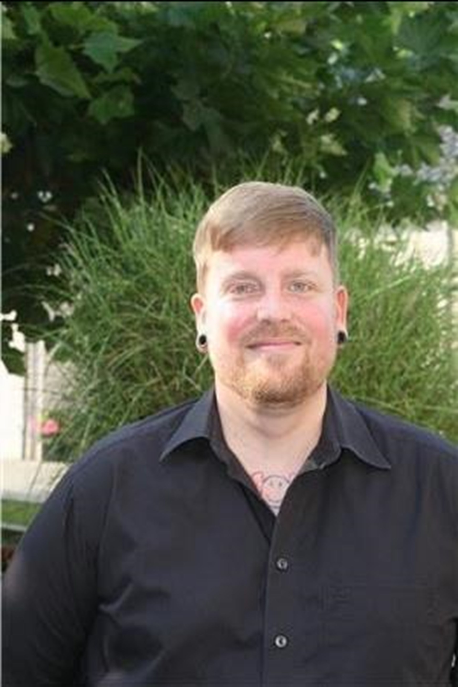 Porträt des Mitarbeiters Dennis Baumgardt.